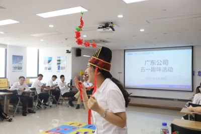 廣東公司機(jī)關(guān)舉辦“慶五一”趣味游戲活動(dòng)—諸葛帽吃糖